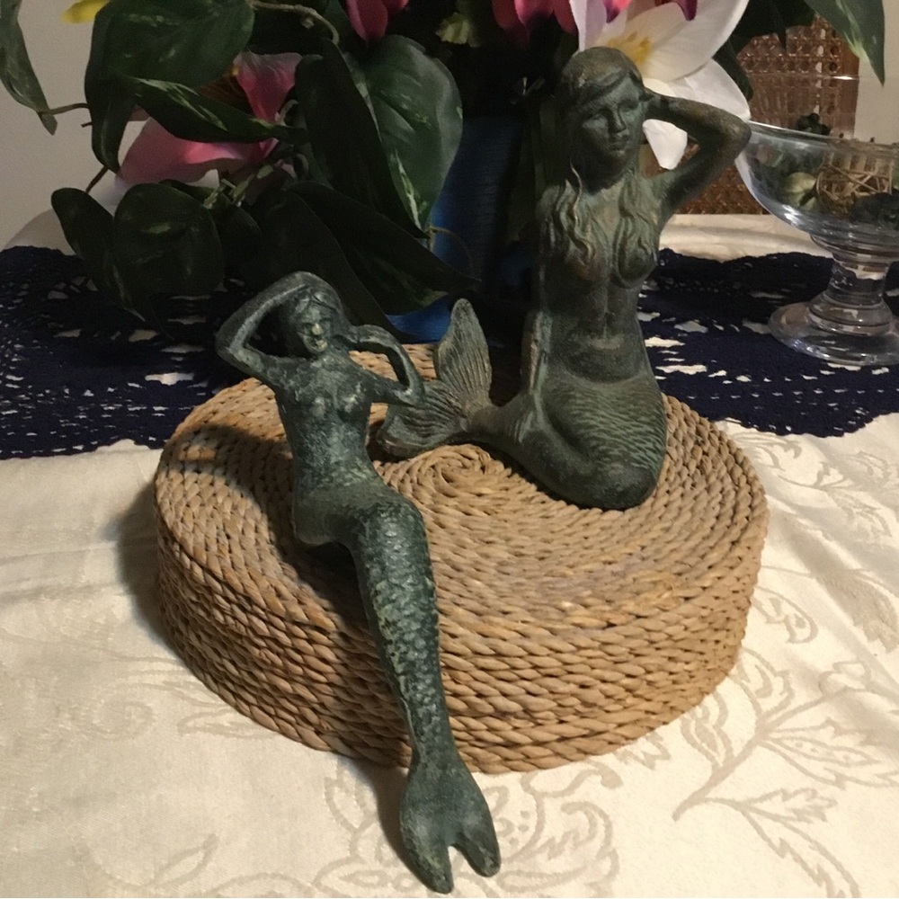 2X HOST PICK-2 HEAVY CAST IRON BLUE PATINA NAUTICAL HANDCRAFTED MERMAIDS/1 SHELF